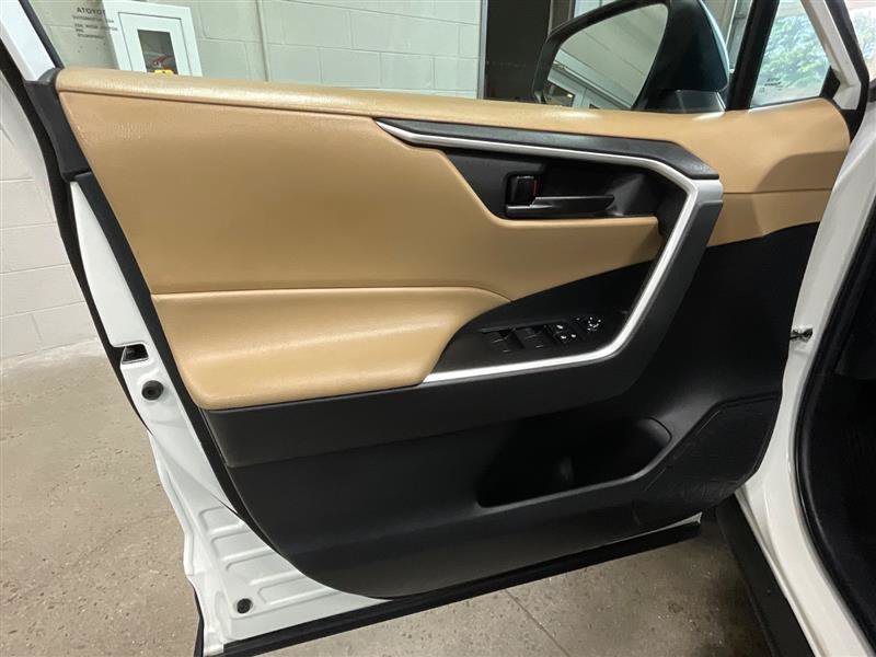Used 2021 Toyota RAV4 LE FWD image 7