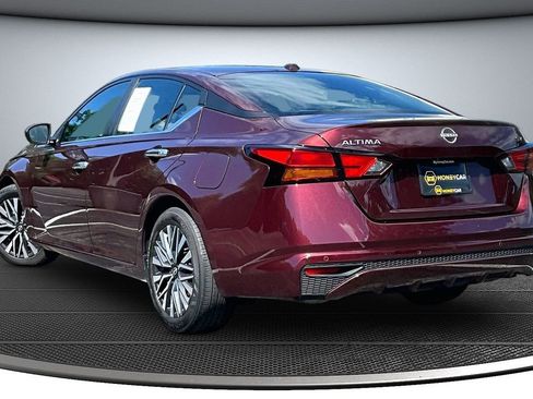 Used 2024 Nissan Altima 2.5 SV FWD image 4