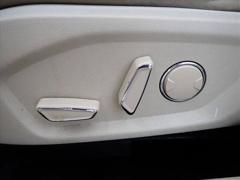 Used 2016 Ford Fusion SE FWD image 11