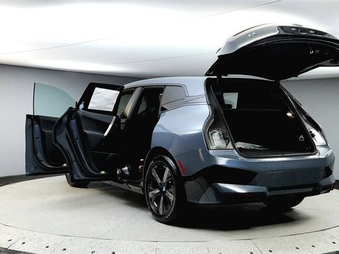 Used 2025 BMW iX xDrive50 w/ Premium Package image 11