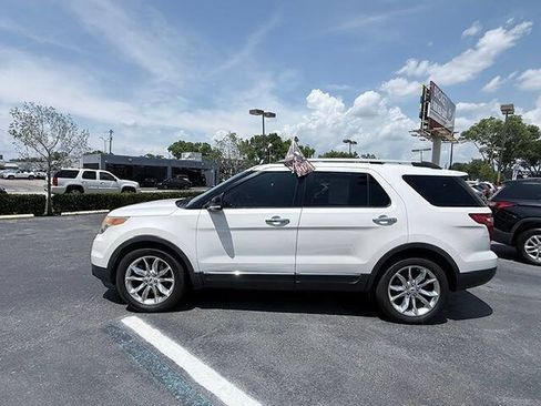 Used 2015 Ford Explorer XLT w/ Equipment Group 202A FWD image 4