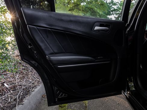 Used 2017 Dodge Charger SXT w/ Plus Group RWD image 33