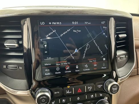 Used 2019 RAM 1500 Laramie AWD/4WD image 16