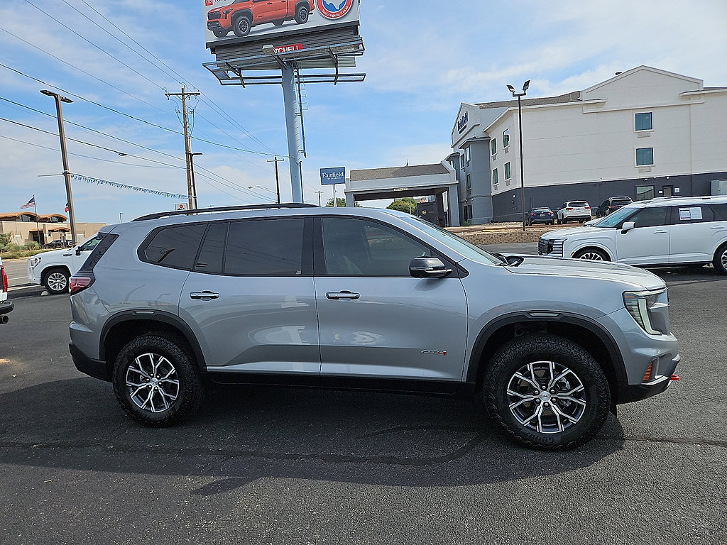Used 2025 GMC Acadia AT4 w/ Luxury Package AWD/4WD image 5