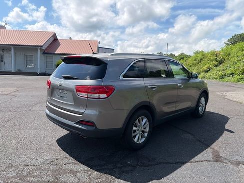 Used 2017 Kia Sorento AWD image 10