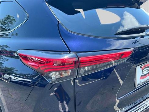 Certified 2022 Toyota Highlander Platinum image 11