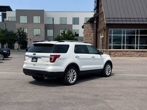Used 2014 Ford Explorer XLT w/ Equipment Group 202A AWD/4WD image 4