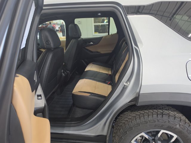 Used 2025 Chevrolet Equinox ACTIV w/ Safety and Technology Package AWD/4WD image 26
