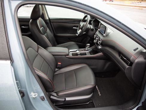 Used 2024 Nissan Sentra SR w/ SR Premium Package image 26