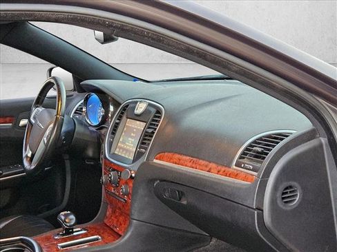 Used 2014 Chrysler 300 image 21