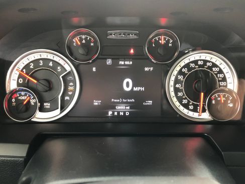 Used 2017 RAM 1500 Laramie w/ Convenience Group AWD/4WD image 32