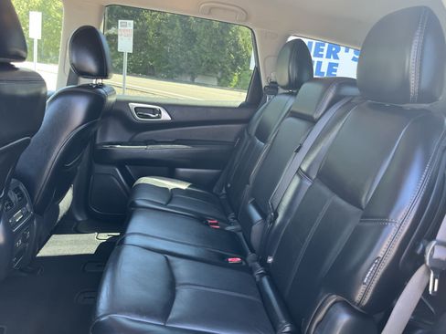 Used 2019 Nissan Pathfinder SL AWD/4WD image 14