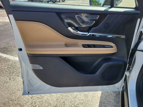 Certified 2022 Lincoln Corsair Reserve w/ Sport Package AWD/4WD image 13