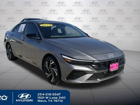 Used 2025 Hyundai Elantra Sport image 3