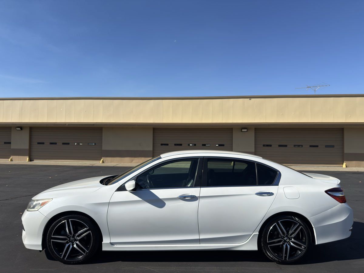 Used 2017 Honda Accord Sport image 4