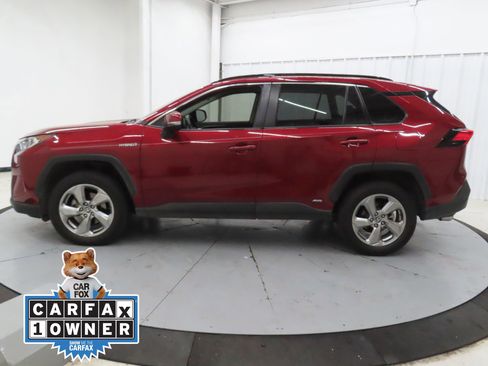 Used 2021 Toyota RAV4 XLE Premium AWD/4WD image 6