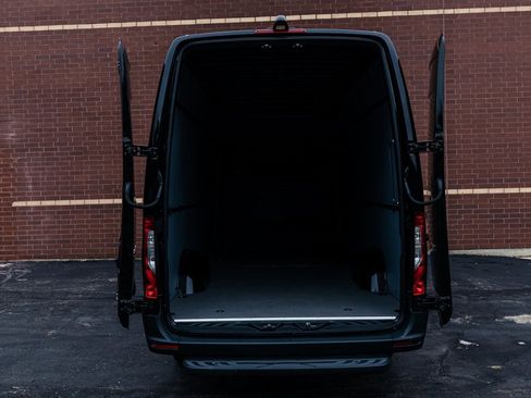 Used 2025 Mercedes-Benz Sprinter 2500 image 23