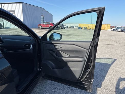 Used 2025 Nissan Rogue SV image 18