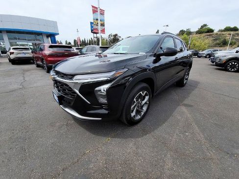 Used 2025 Chevrolet Trax LT w/ Driver Confidence Package image 4