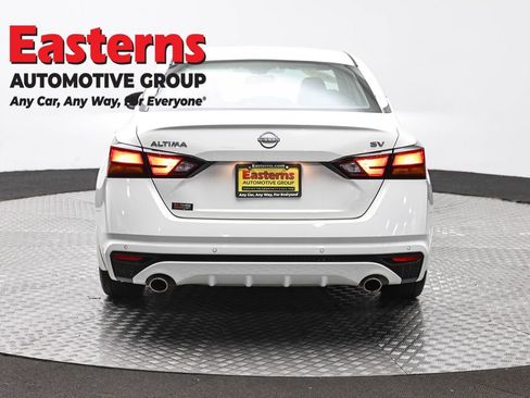 Used 2024 Nissan Altima 2.5 SV w/ SV Premium Package FWD image 6