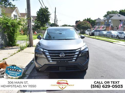 Used 2025 Nissan Rogue SV AWD/4WD image 2
