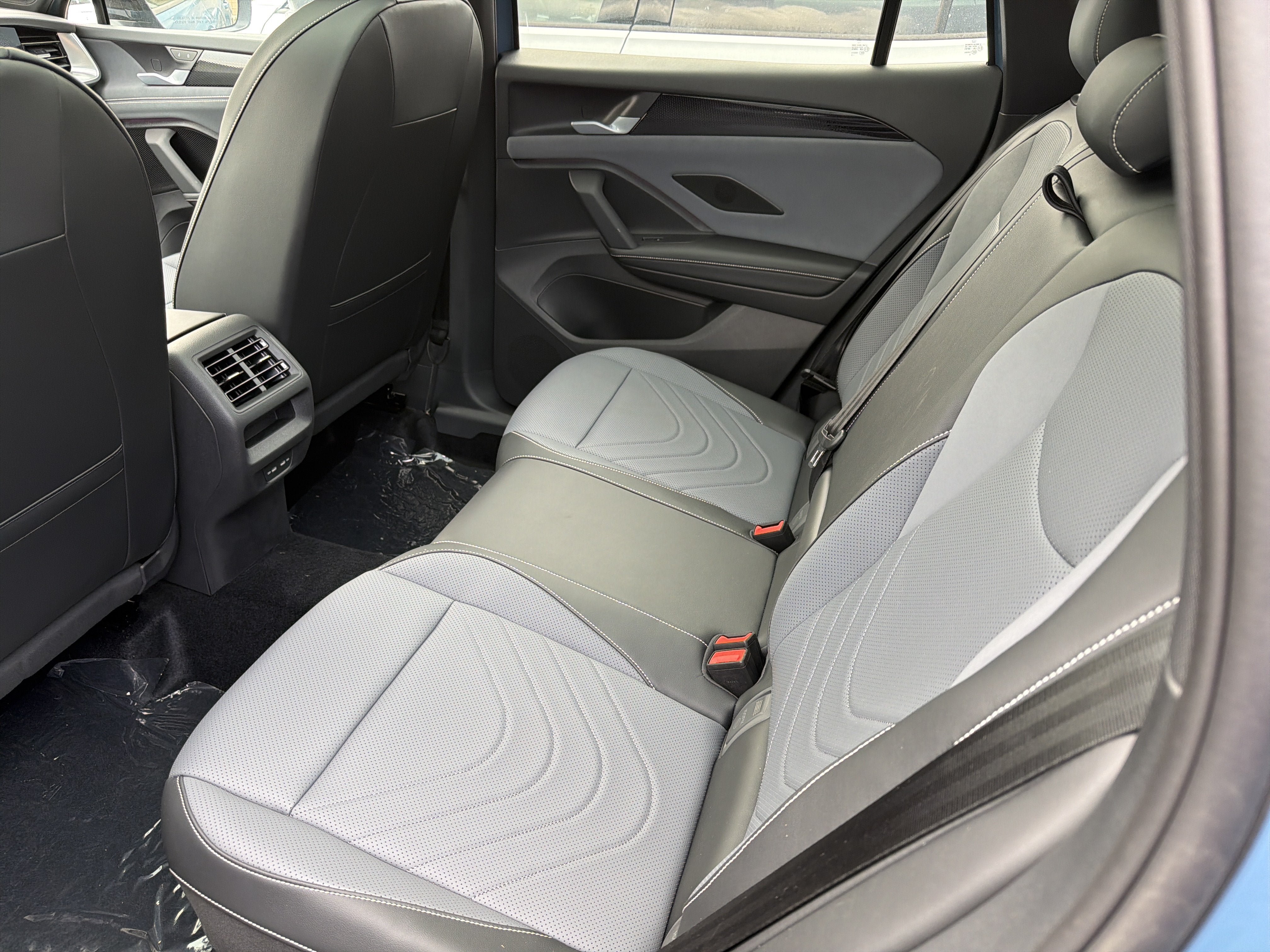New 2026 Volkswagen Tiguan SE R-Line AWD/4WD image 24