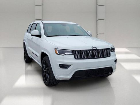 Used 2022 Jeep Grand Cherokee Laredo X RWD image 3