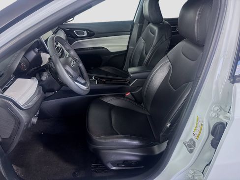 Used 2025 Jeep Compass Limited AWD/4WD image 20