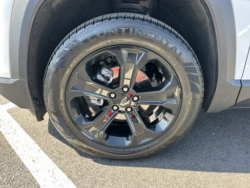 Certified 2025 Chevrolet Equinox LT w/ Safety and Technology Package image 12