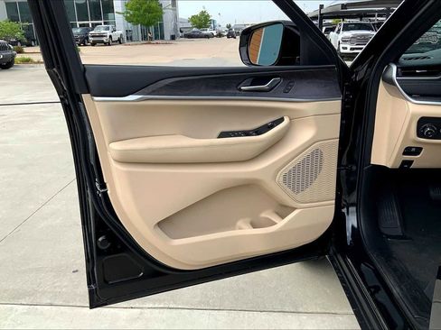 New 2025 Jeep Grand Cherokee L Limited w/ Trailer Tow Package image 11