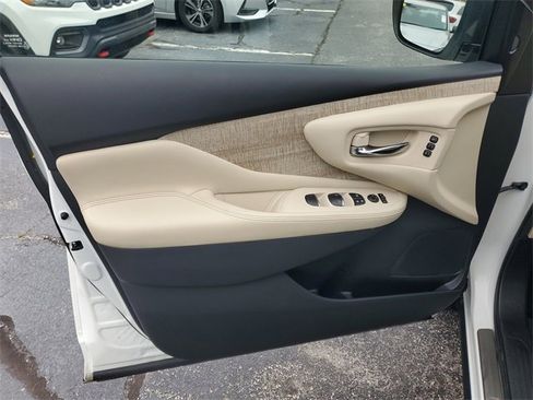 Used 2024 Nissan Murano SL image 9