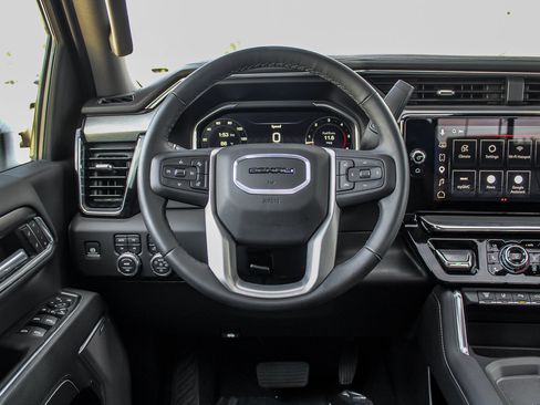 Used 2025 GMC Sierra 2500 Denali w/ Denali Reserve Package AWD/4WD image 30