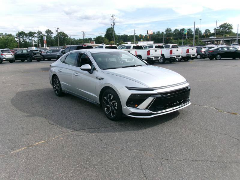 Used 2025 Hyundai Sonata SEL FWD image 4