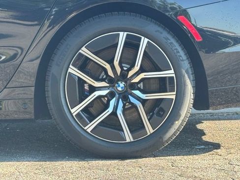 Used 2024 BMW 760i xDrive w/ Executive Package AWD/4WD image 4