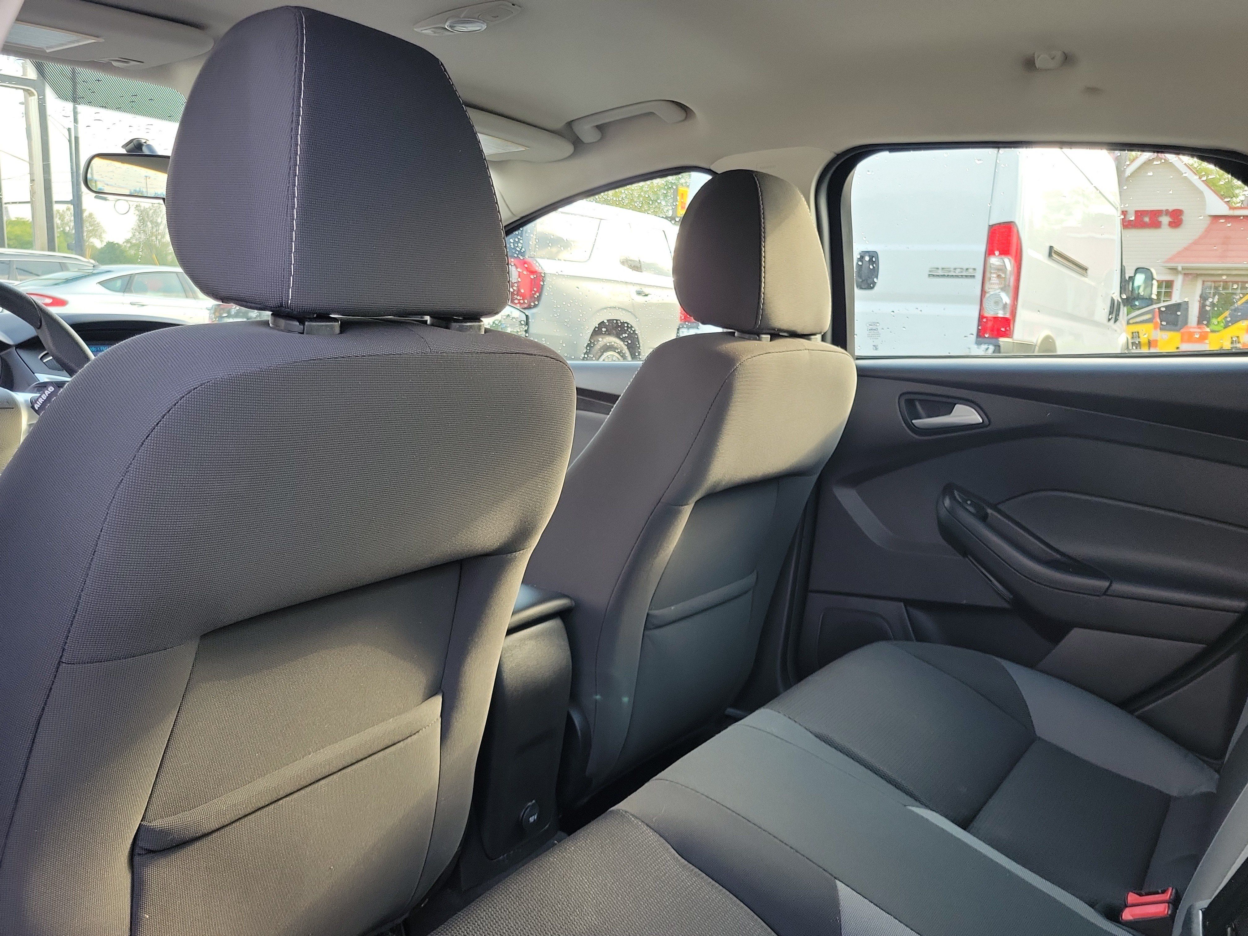 Used 2014 Ford Focus SE FWD image 14
