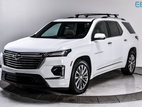 Used 2023 Chevrolet Traverse Premier image 2