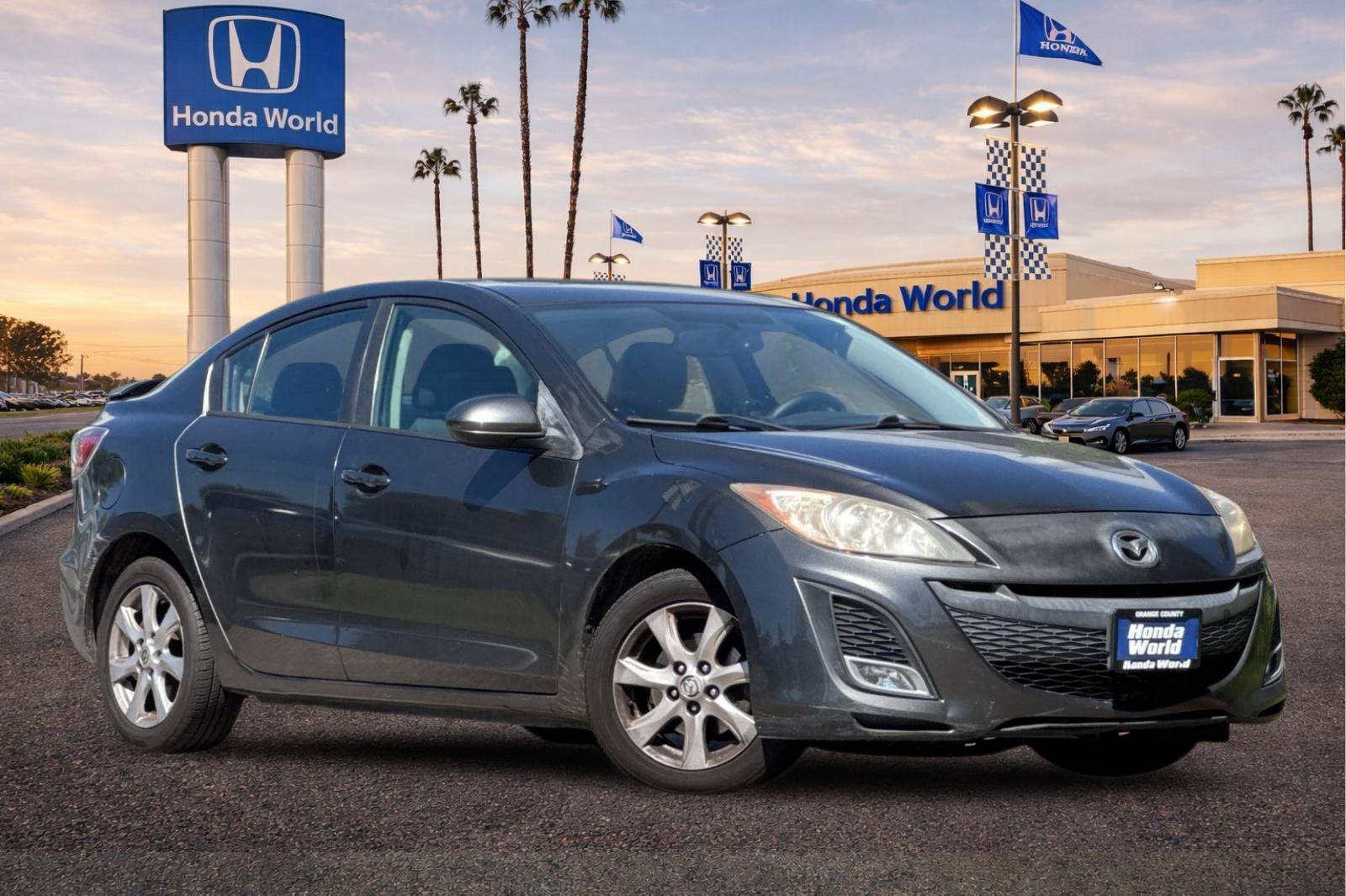 Used 2011 MAZDA MAZDA3 i Touring FWD image 2