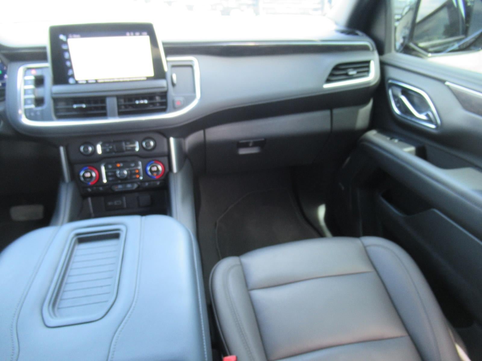 Used 2023 Chevrolet Suburban Z71 w/ Luxury Package AWD/4WD image 15