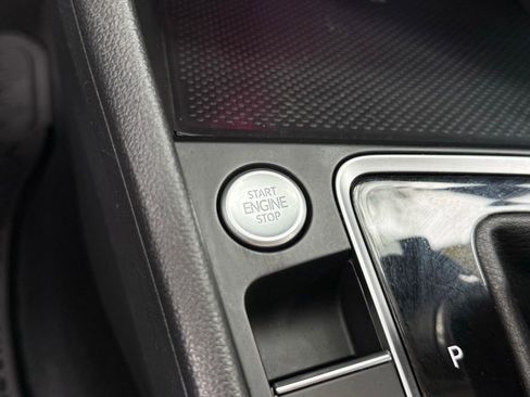 Used 2019 Volkswagen Jetta SEL w/ Cold Weather Package FWD image 24
