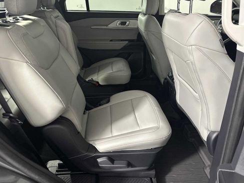 Used 2025 Ford Explorer Active w/ Active Comfort Package AWD/4WD image 19