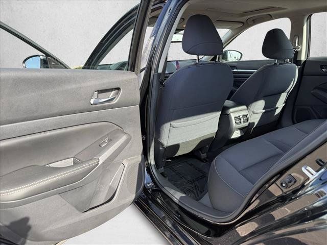 Used 2019 Nissan Altima 2.5 SV FWD image 18