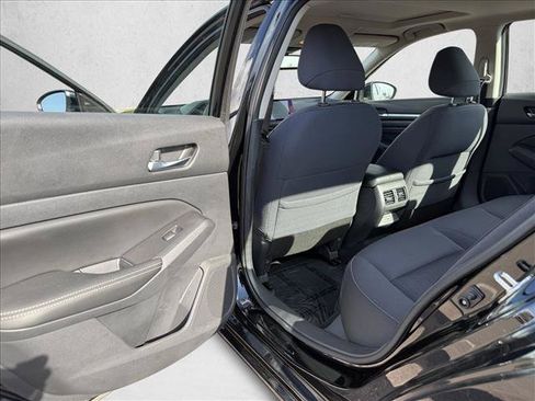 Used 2019 Nissan Altima 2.5 SV FWD image 18