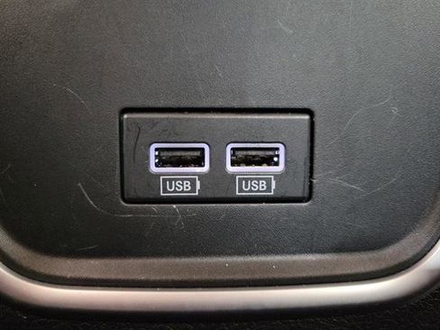 Used 2022 Chrysler 300 Touring image 13