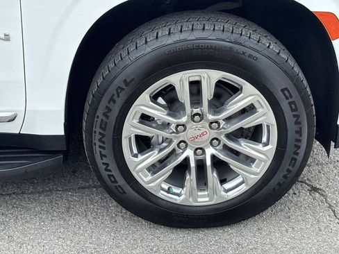 Used 2023 GMC Yukon XL SLT AWD/4WD image 10