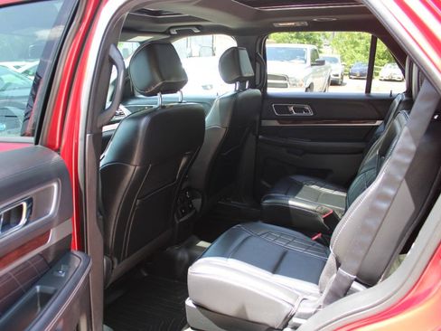 Used 2017 Ford Explorer Platinum AWD/4WD image 29