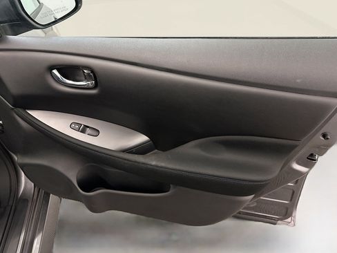 Used 2024 Nissan Leaf S image 32