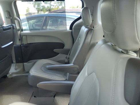 Used 2017 Chrysler Pacifica Touring-L Plus FWD image 8