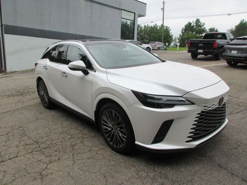 Used 2023 Lexus RX 350 w/ Accessory Package (Z1) AWD/4WD image 3