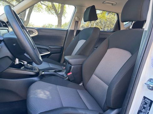 Used 2025 Kia Soul LX w/ LX Technology Package image 21