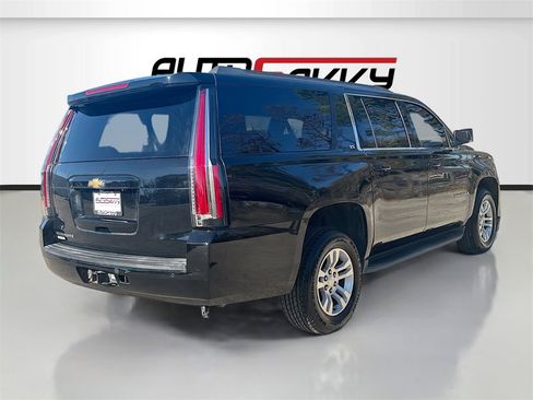 Used 2016 Chevrolet Suburban LS image 7